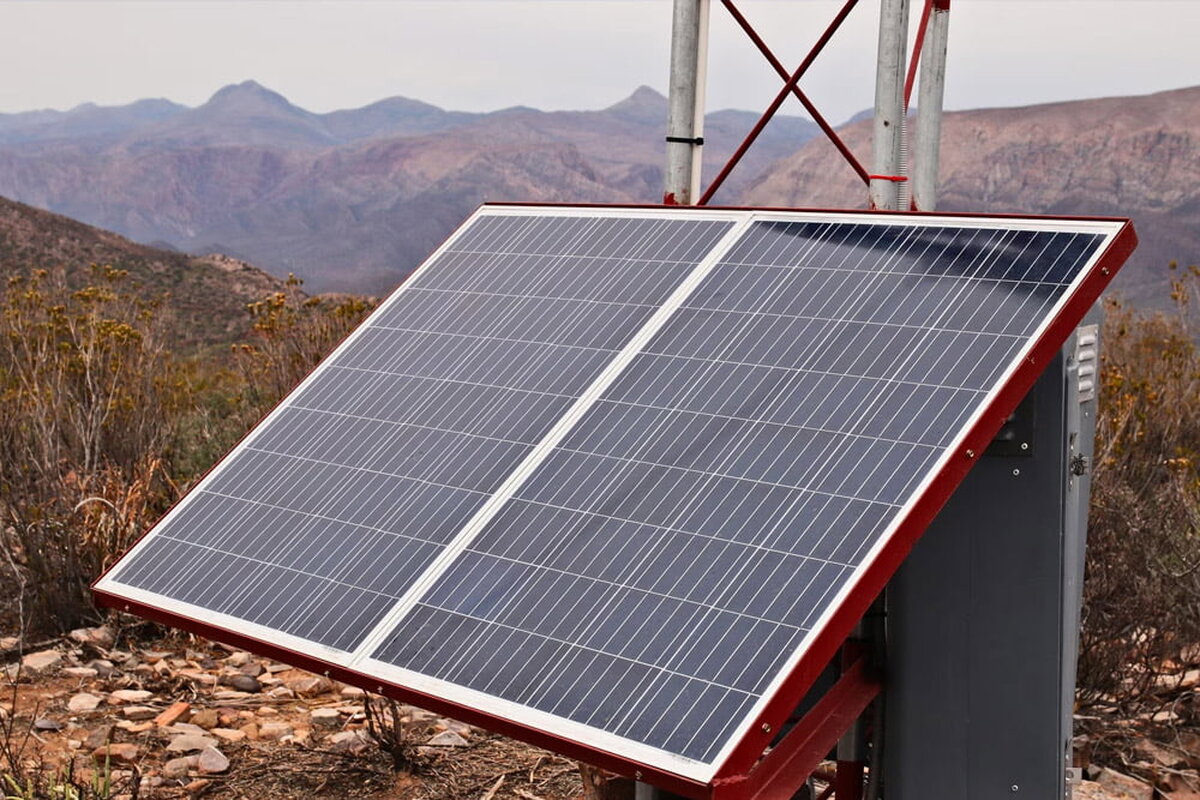 Sistemele Fotovoltaice în Lumina Actualității: Panouri, Invertoare și Baterii