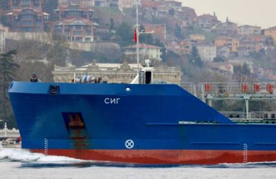 O dronă navală ucraineană lovește un petrolier rusesc în apropiere de Crimeea