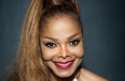Coada de cal a lui Janet Jackson este definiția însăși a energiei personajului principal – Vezi poze