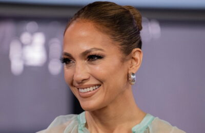 Jennifer Lopez spune că nu folosește un filtru în cel mai recent video despre îngrijirea pielii – Vezi video