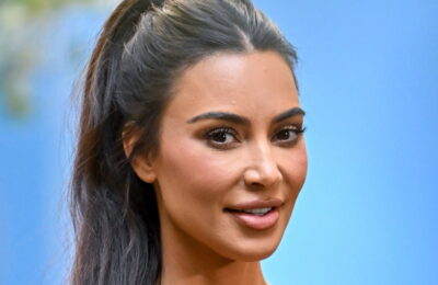 Kim Kardashian spune că părțile laterale se întorc pentru toamnă, la naiba cu judecata generației Z – Vezi poze