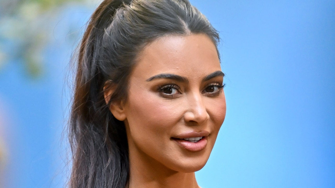 Kim Kardashian spune că părțile laterale se întorc pentru toamnă, la naiba cu judecata generației Z – Vezi poze