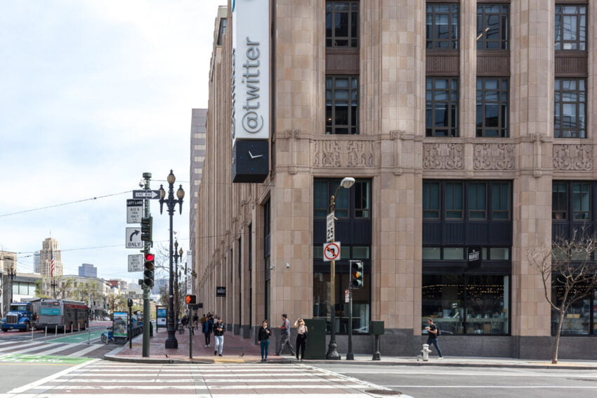 Elon Musk se pregătește să scoată la licitație semnele Twitter și alte obiecte memorabile