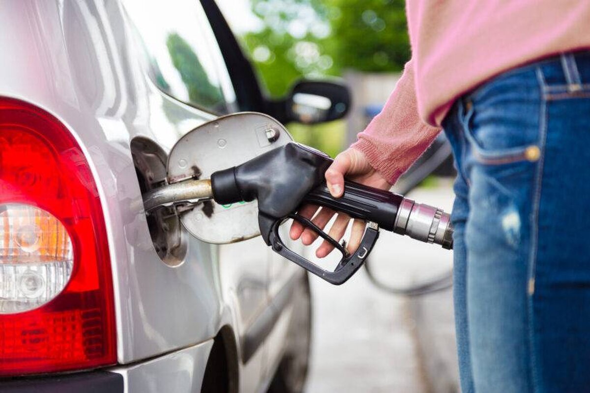 Prețul benzinei în Marea Britanie crește peste 150 de penny pe litru pentru prima dată din ianuarie