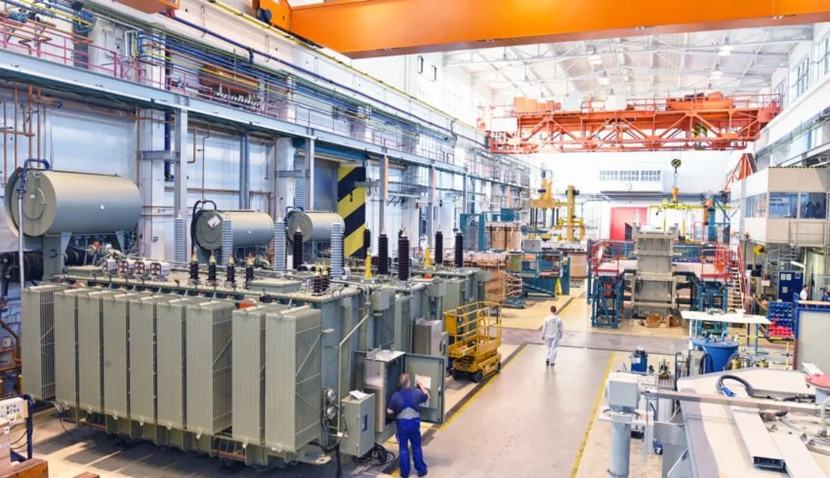 Producția din industria prelucrătoare, cea mai slabă din ultimele opt luni, pe măsură ce ratele dobânzilor își pun amprenta