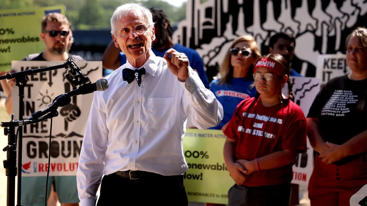 Biden nu poate continua să amâne o declarație de urgență climatică, spune un democrat care a condus atacul