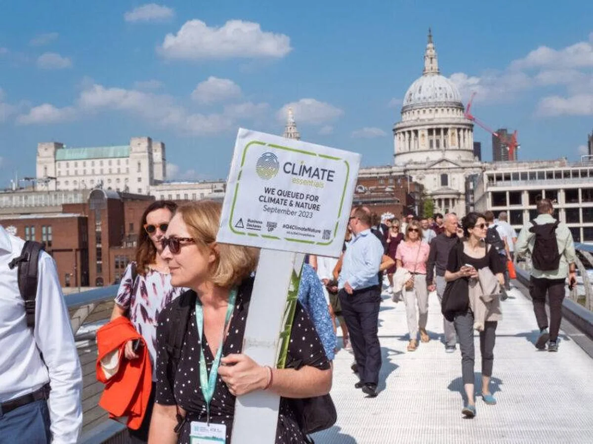 Întreprinderile demonstrează împotriva atitudinii guvernului britanic față de schimbările climatice