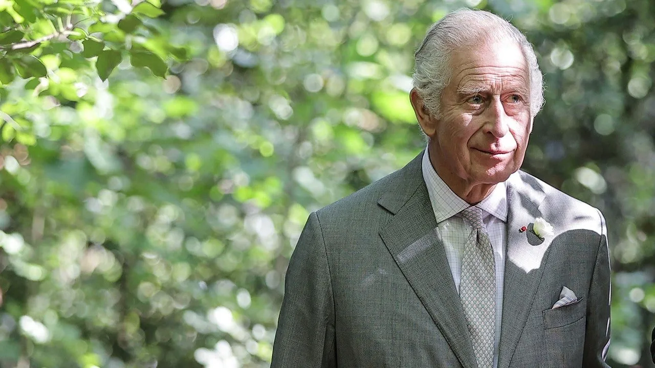 Regele Charles plantează un copac prietenos cu clima la Bordeaux