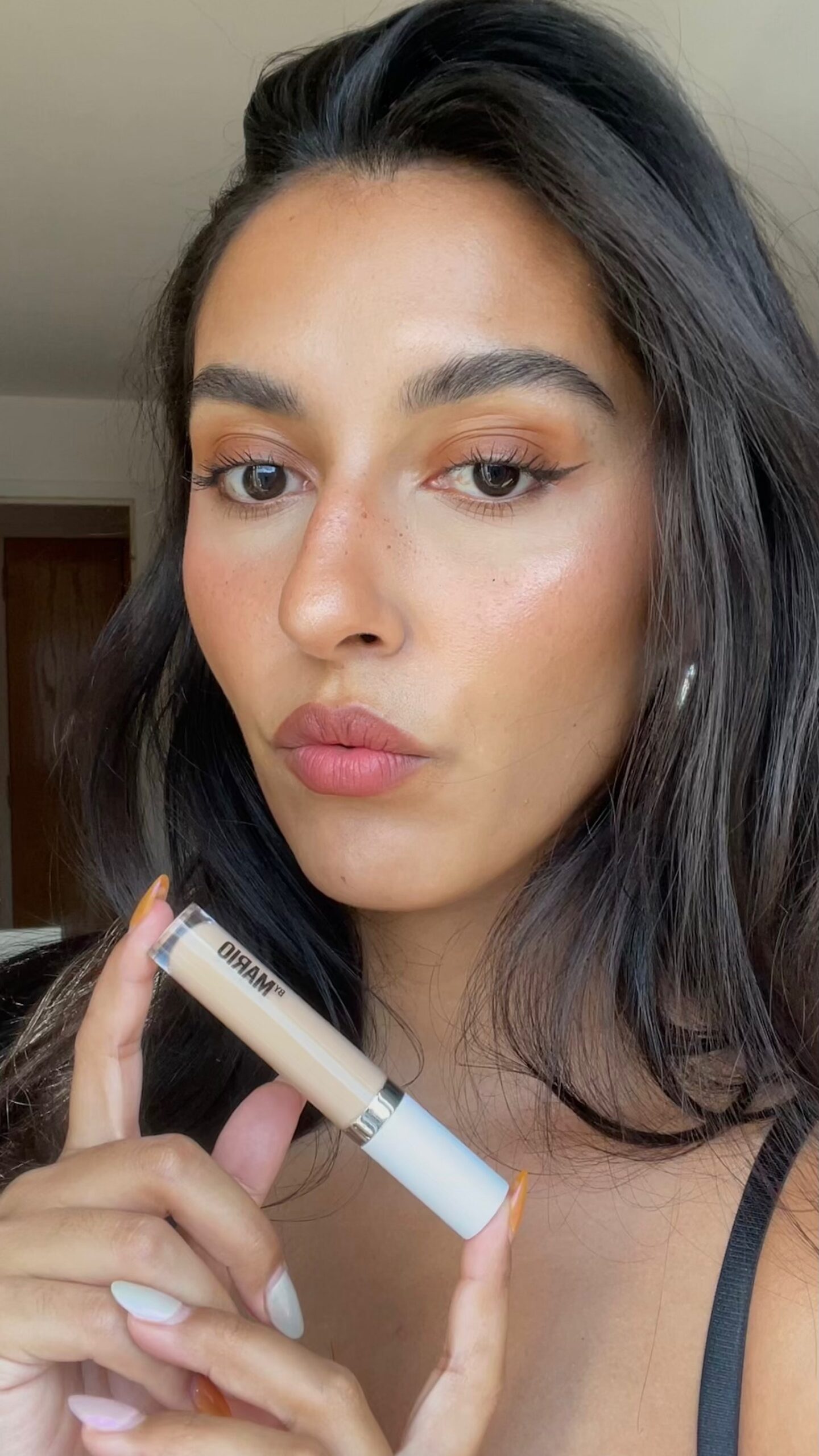 Makeup By Mario a lansat în sfârșit concealerul, iată ce credem  Review, See Photos