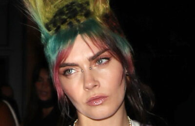 Cocul cu imprimeu de leopard curcubeu al lui Cara Delevingne, cu mohicană inversată, este… Nu este subtil – Vezi poze
