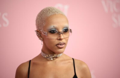 Ultimul look al lui Doja Cat este o spaimă totală de săritură și totuși nu pot să mă uit în altă parte – Vezi poze