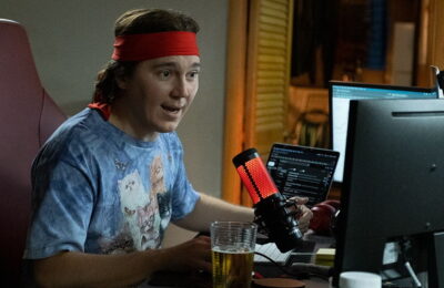 Dumb Money este o reluare amuzantă a boom-ului stocului GameStop