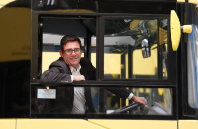 Transferul de competențe în Anglia „ajunge la maturitate”, în timp ce Manchester se ocupă de autobuze
