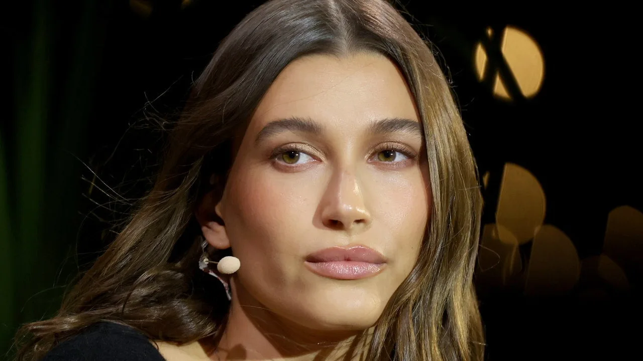 Nu mai văd nimic după ce s-au uitat direct în pomeții evidențiați ai lui Hailey Bieber – Vezi poze