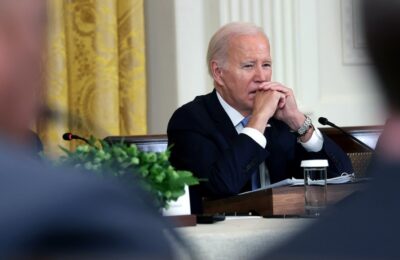 Hillary Clinton îl îndeamnă pe Joe Biden să nu doarmă pe seama unor terți: Raport