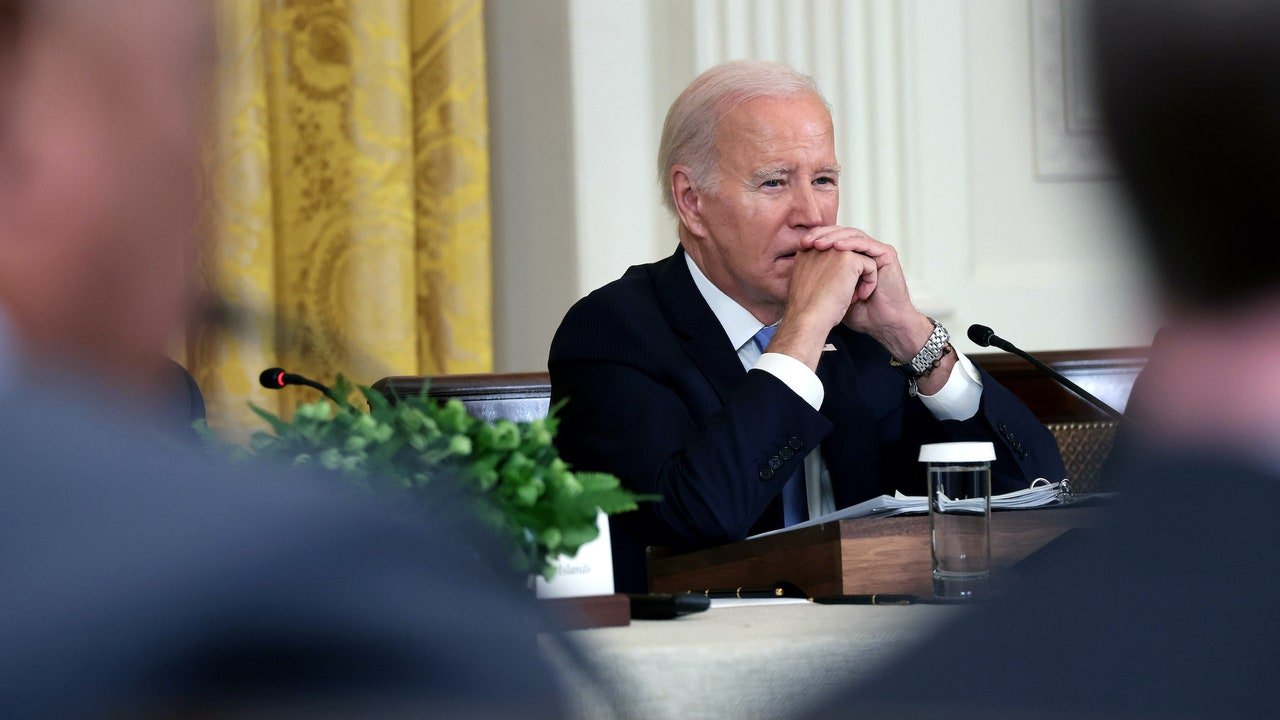 Hillary Clinton îl îndeamnă pe Joe Biden să nu doarmă pe seama unor terți: Raport