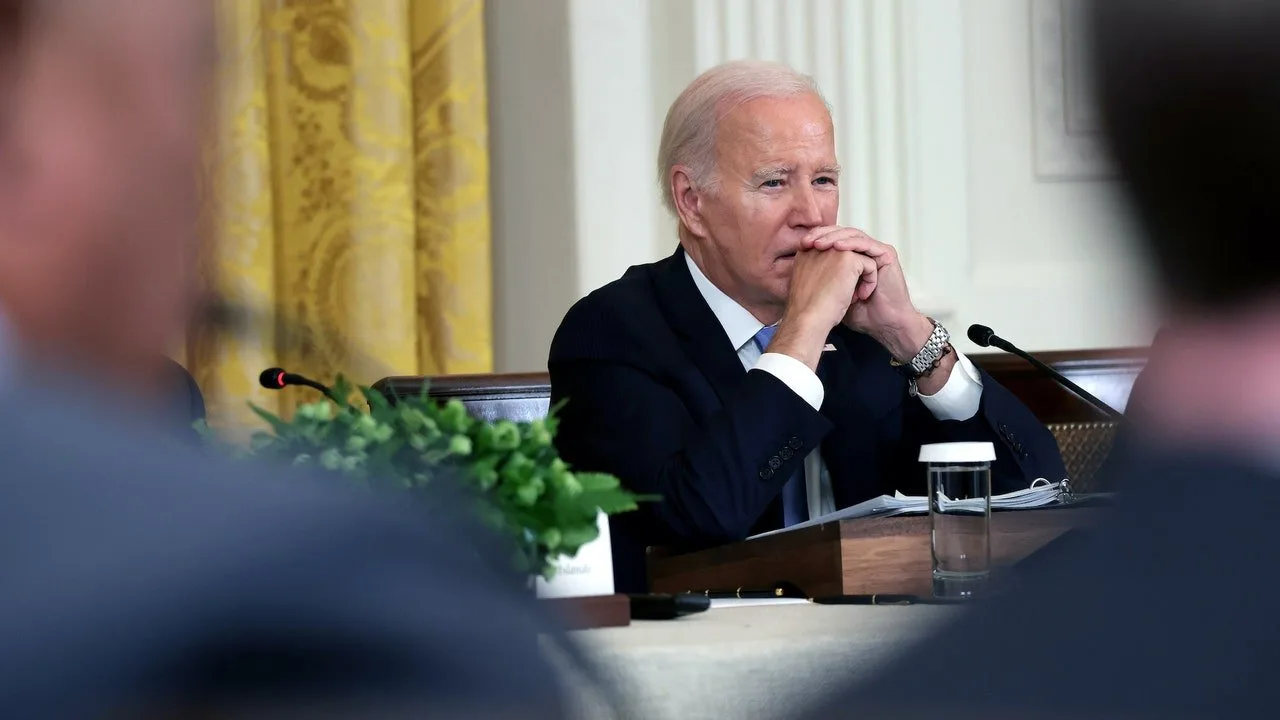Hillary Clinton îl îndeamnă pe Joe Biden să nu doarmă pe seama unor terți: Raport