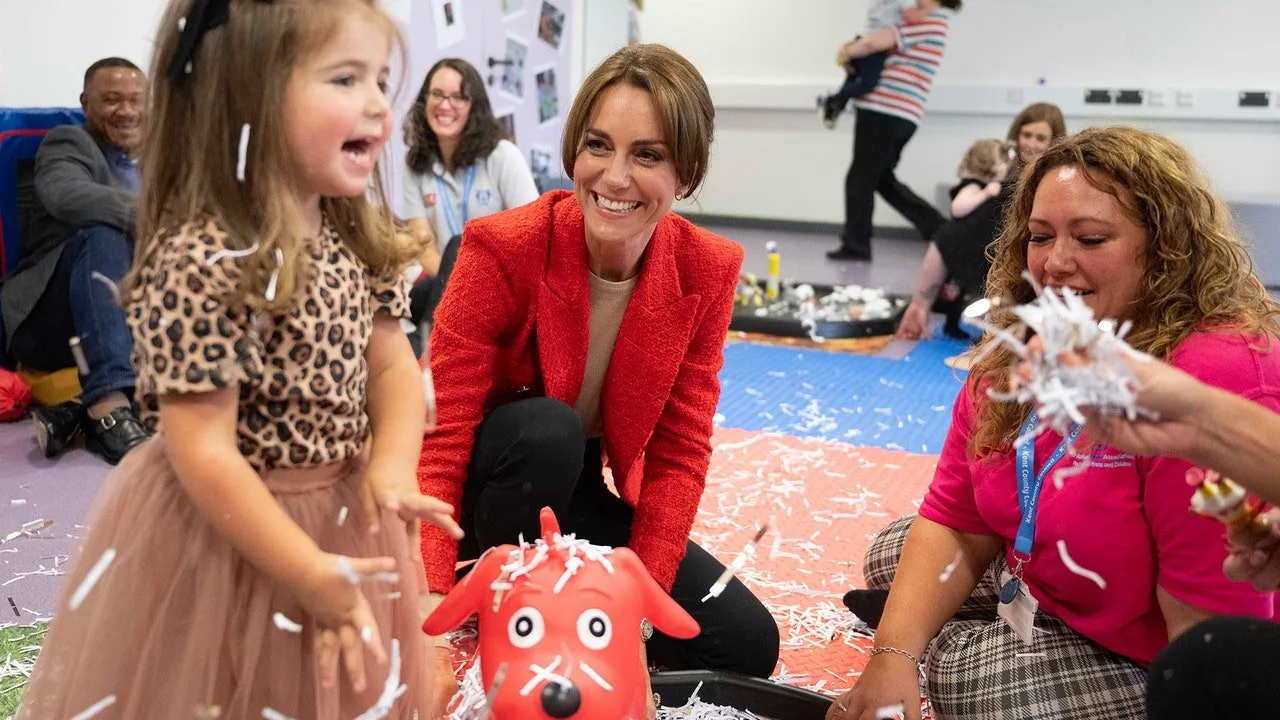 Prințesa Kate se alătură unui grup de joacă pentru a-și promova campania Shaping Us