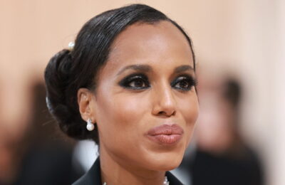 Practic îmi pot vedea reflexia în unghiile cromate aurii ale lui Kerry Washington – Vezi poze