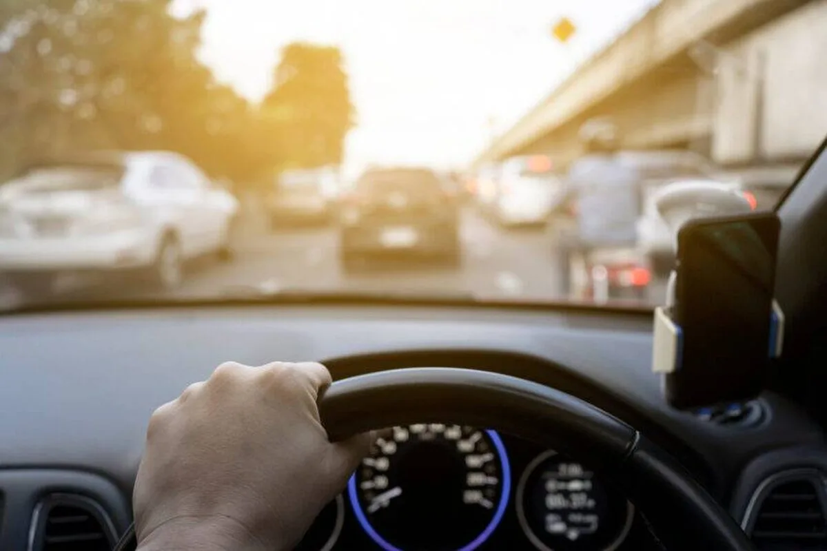 Guvernul se bazează pe „taxa furtivă” de la automobiliștii care muncesc din greu pentru afaceri