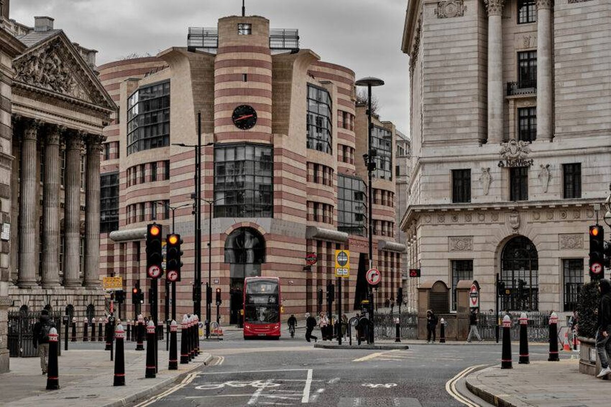 Birourile din Londra pierd o cincime din valoare într-un an