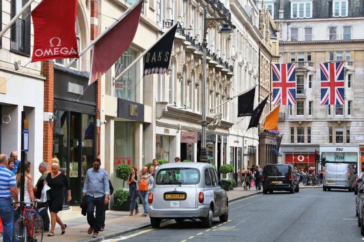 Retailerii de lux aleg China în detrimentul Londrei, pe măsură ce „taxa de turism” este înțepenită