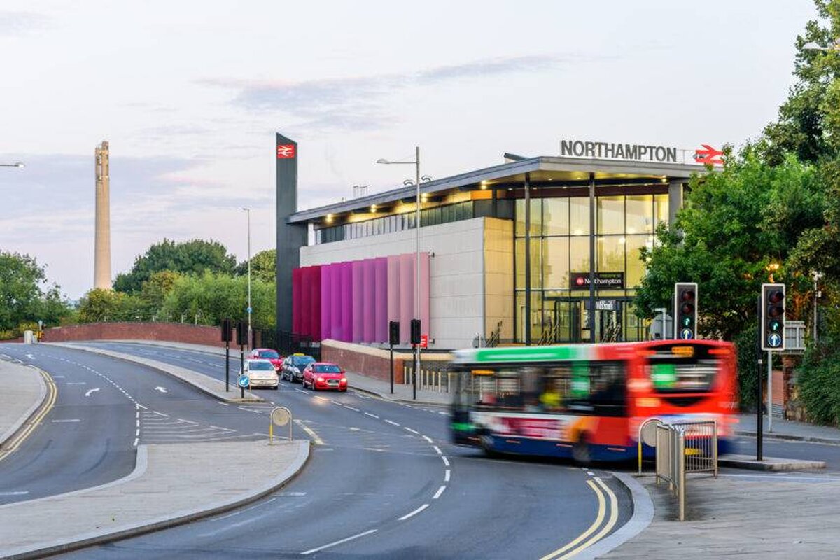 Aproape 10.000 de împrumuturi pentru înființare au fost acordate întreprinderilor în cursul anului 2022/23, Northampton fiind în frunte