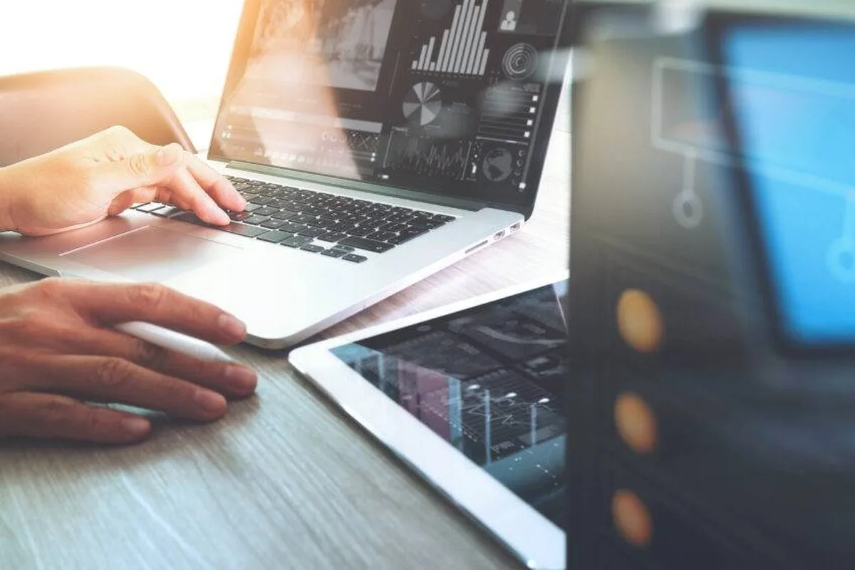 De ce externalizarea software-ului este un ghid de succes pentru companiile din Marea Britanie
