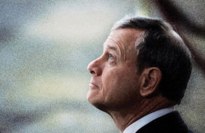 John Roberts vrea ca toată lumea să creadă că el este la conducerea Curții Supreme. Dar s-ar putea să fie prea departe