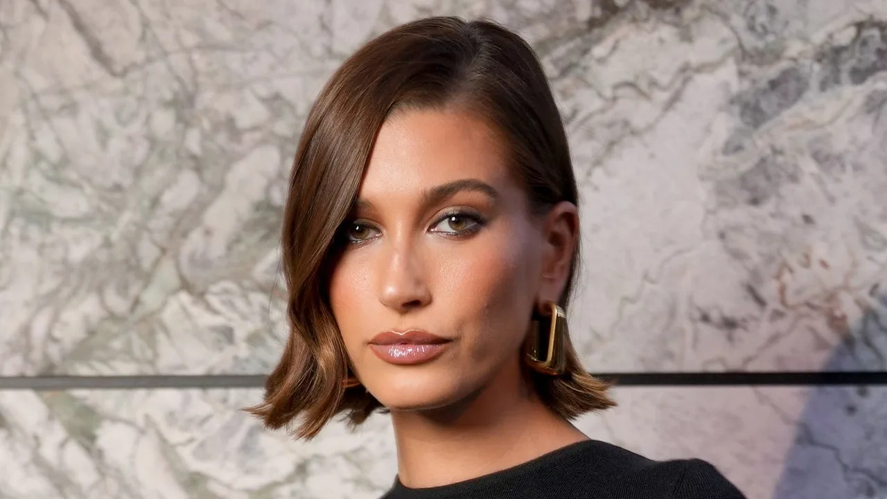 Hailey Bieber are pregătit un look de Halloween al naibii de bun – nu, la propriu – Vezi fotografiile