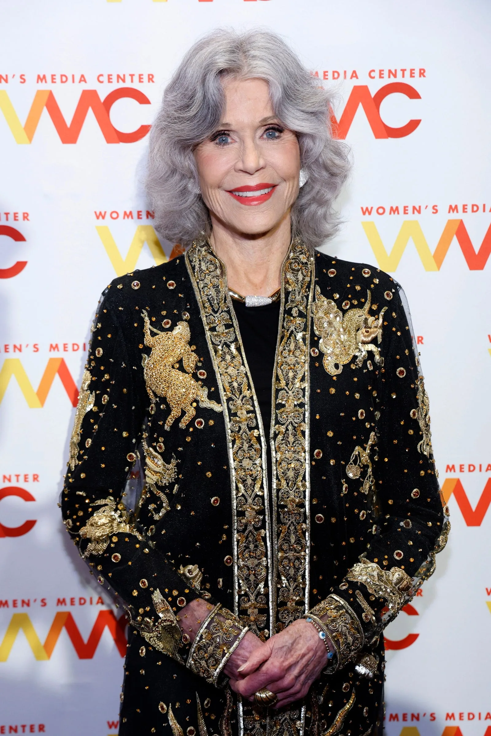 Nu mă pot gândi la o combinație mai bună decât părul cărunt și buza roșie a lui Jane Fonda – Vezi poze