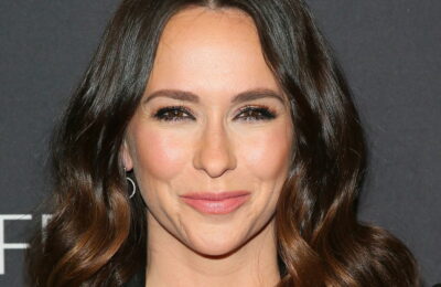 Jennifer Love Hewitt a strecurat un gând profund în cel mai drăguț nou tatuaj – Vezi poze