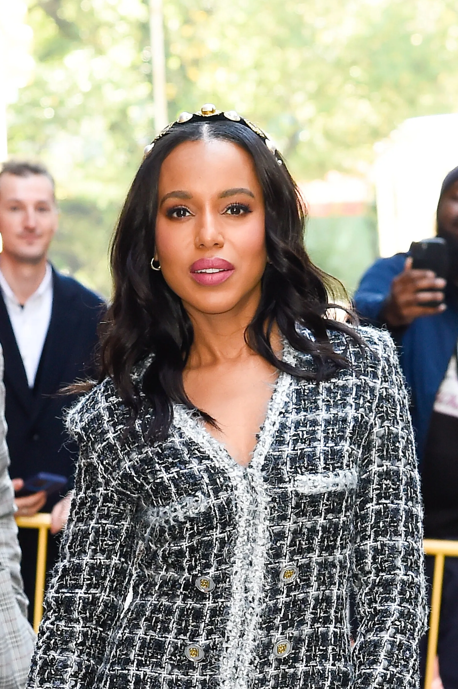 Eu nu port niciodată bentițe, dar Kerry Washington le face să pară mult prea tentante – Vezi poze