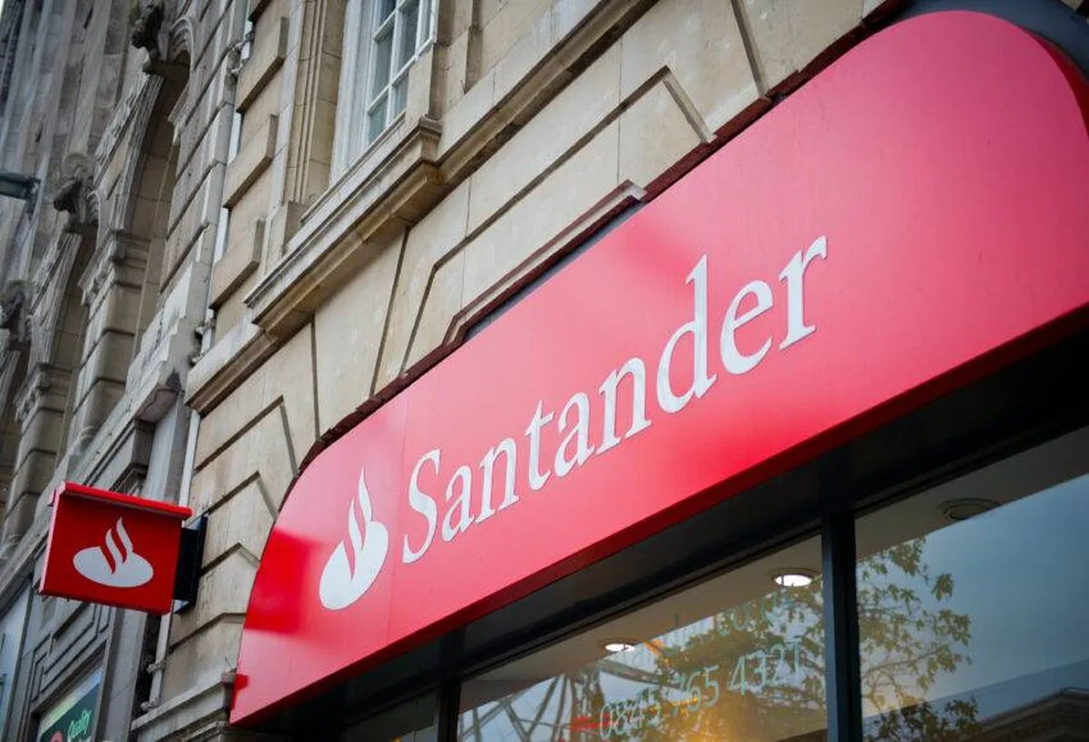Santander reduce împrumuturile ipotecare din Marea Britanie cu peste 10 miliarde de lire sterline