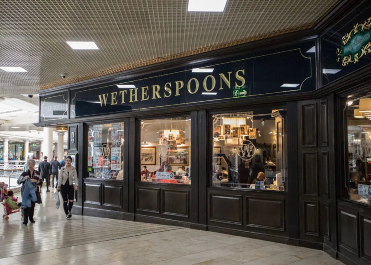 Wetherspoons închină pentru primul profit anual de la pandemie