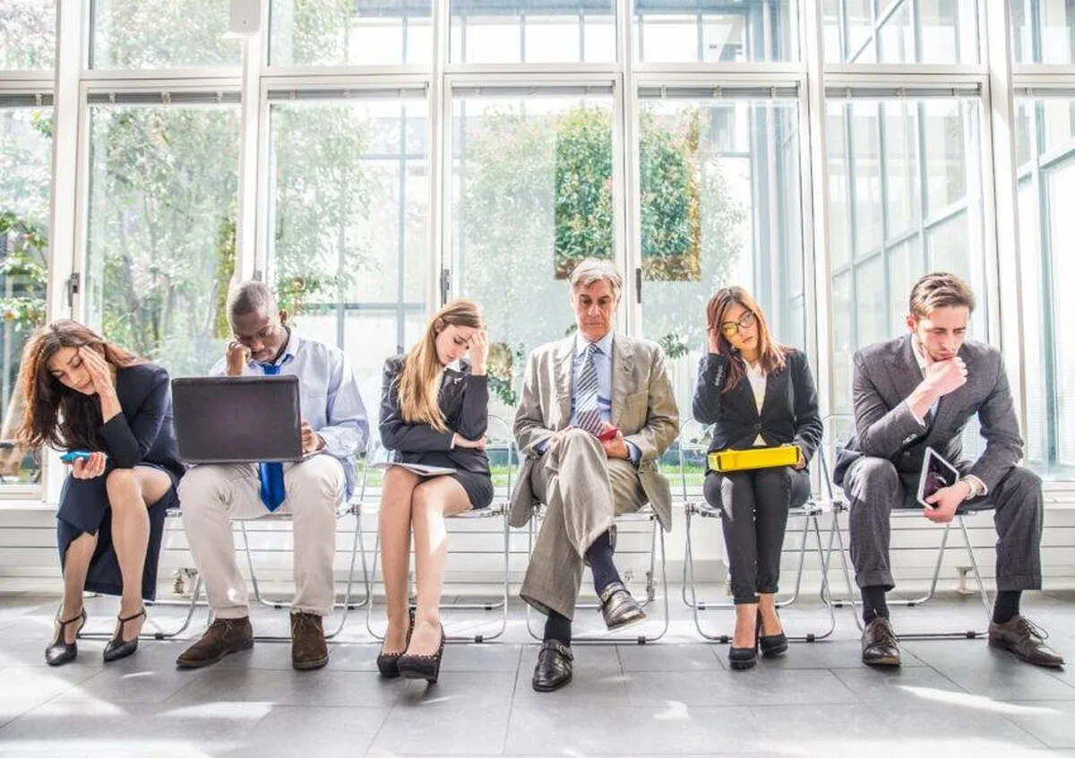 Rata șomajului în Marea Britanie rămâne la un nivel scăzut, de 4,2%, în timp ce numărul locurilor de muncă vacante scade