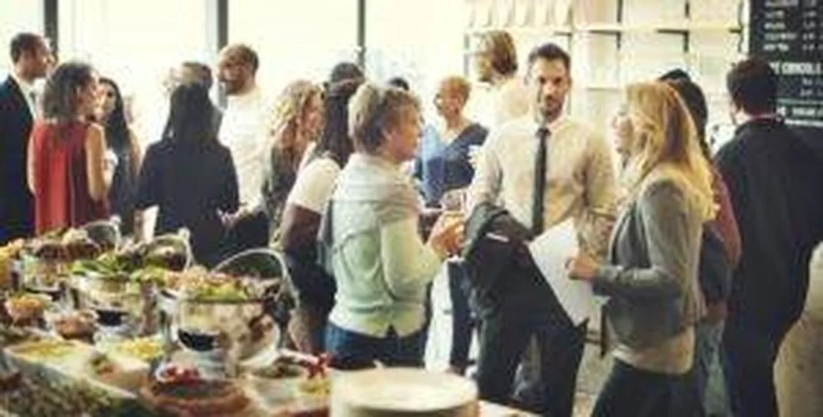 Ascensiunea inteligenței artificiale în evenimentele de afaceri: Un avantaj sau o nenorocire?