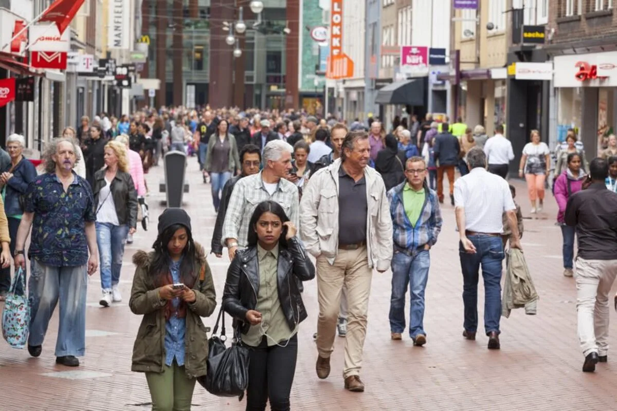 Economia britanică a crescut cu 0,2% în august, în pofida atracției exercitate de majorarea dobânzilor
