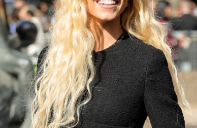 Abia pot vedea capetele valurilor de sirenă ale lui Sydney Sweeney – Vezi poze