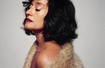 Aproape că nu am recunoscut-o pe Tracee Ellis Ross într-un bob voluminos cu breton – Vezi poze