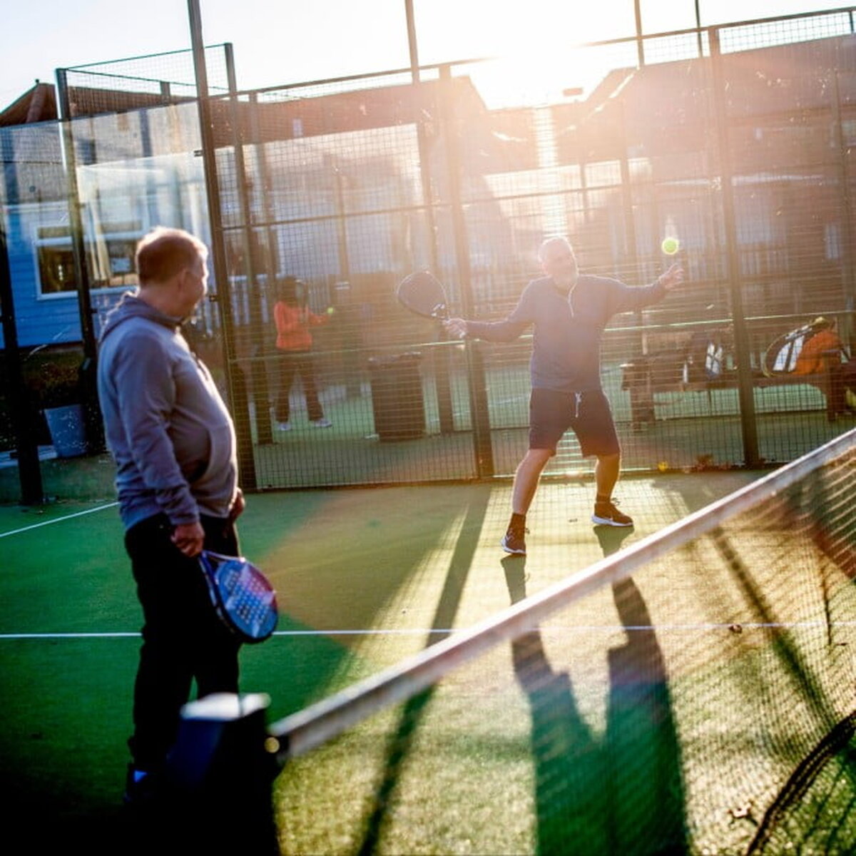 Cluburile de tenis pe iarbă din Anglia sunt cuprinse de febra padelului