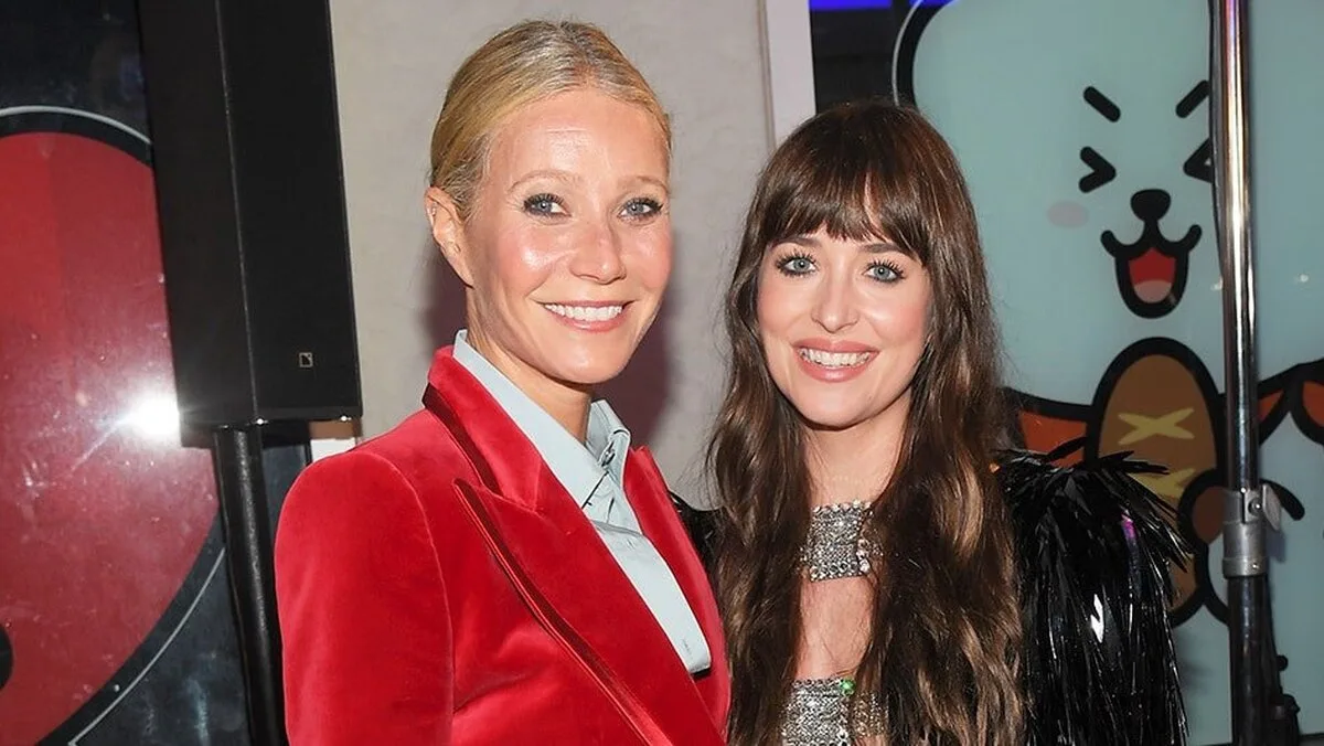 Gwyneth Paltrow se ține de mână cu Dakota Johnson într-un instantaneu dulce