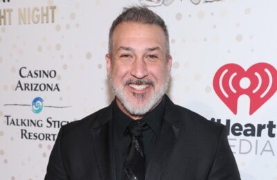 „Nu e nimic de care să te rușinezi”: Joey Fatone vorbește despre îndepărtarea grăsimii și despre cum să-și pună dopuri de păr