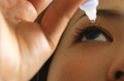 FDA avertizează consumatorii să nu folosească aceste picături pentru ochi din cauza riscului de infecție oculară