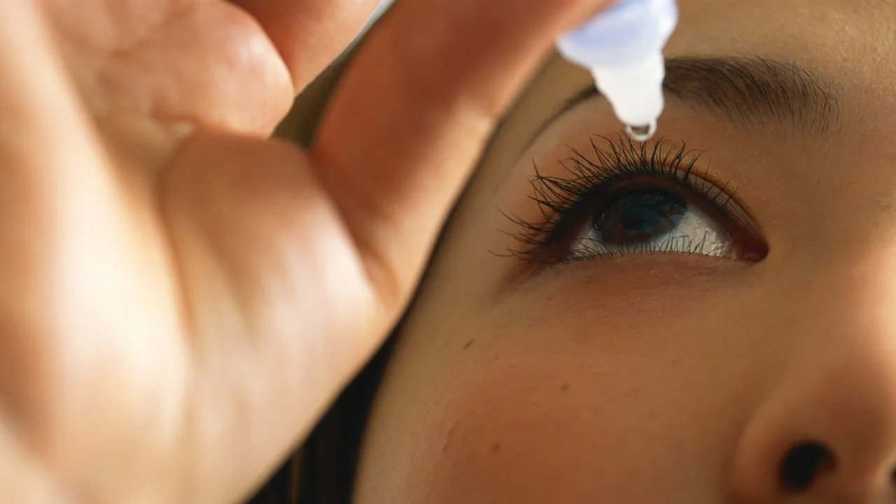FDA avertizează consumatorii să nu folosească aceste picături pentru ochi din cauza riscului de infecție oculară