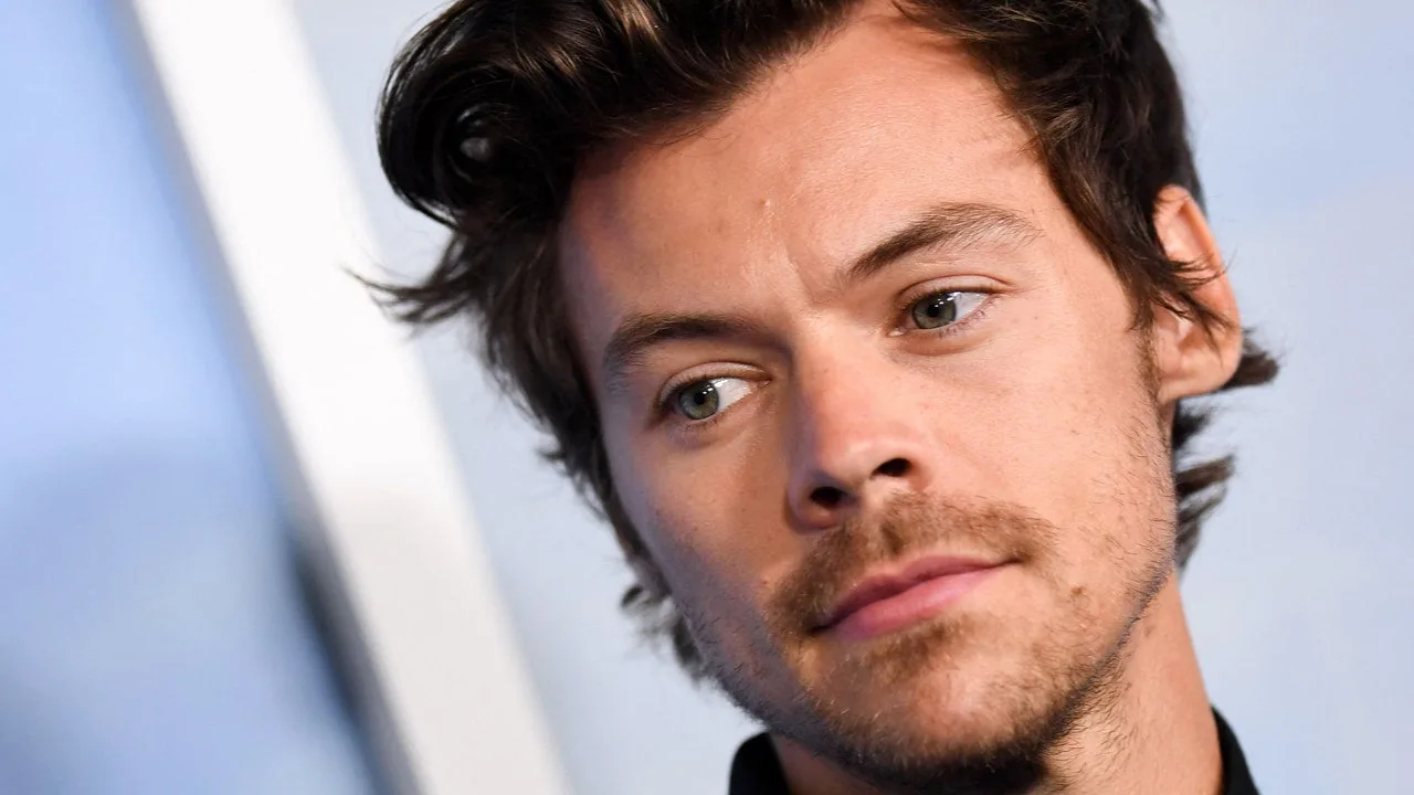Harry Styles tocmai a primit tunsoarea Buzz Heard ‘Round the World