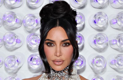 Kim Kardashian s-a făcut blondă pentru costumul perfect de Halloween Clueless – Vezi fotografiile