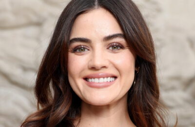 Lucy Hale în valuri de apă blondă nu a fost pe cartea mea de Bingo din noiembrie – Vezi poze