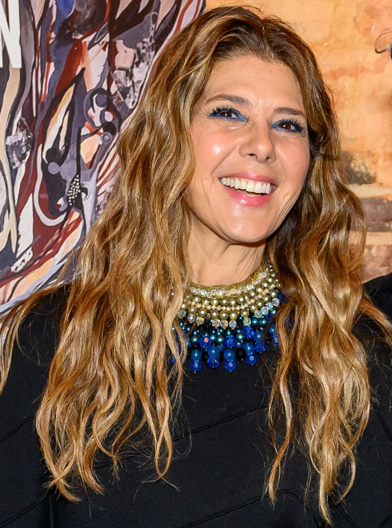 Marisa Tomei și-a asortat eyelinerul cu colierul albastru, îndrăzneț – Vezi poze