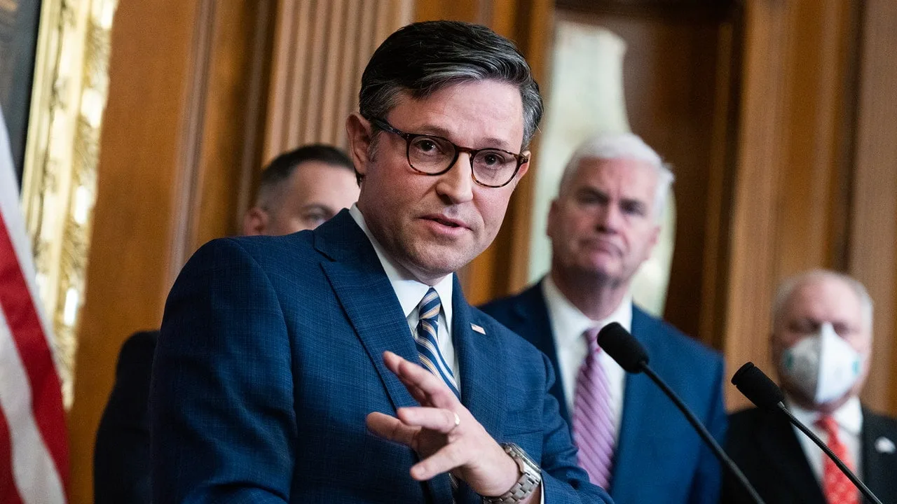 Mike Johnson a recunoscut practic că împingerea procesului de punere sub acuzare a lui Biden este o farsă partizană: Raport